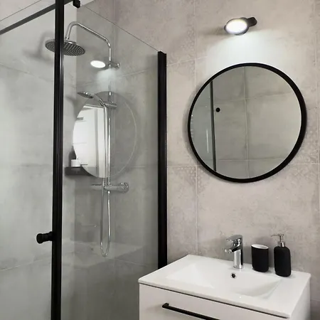 Urban Global, 12th Floor No 23a, Free Garage, Self Check-in, No Deposit Apartment