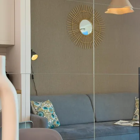 Urban Global, 12th Floor No 23a, Free Garage, Self Check-in, No Deposit