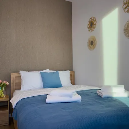 Urban Global, 12th Floor No 23a, Free Garage, Self Check-in, No Deposit *