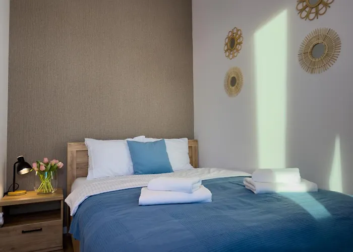 Urban Global, 12th Floor No 23a, Free Garage, Self Check-in, No Deposit *